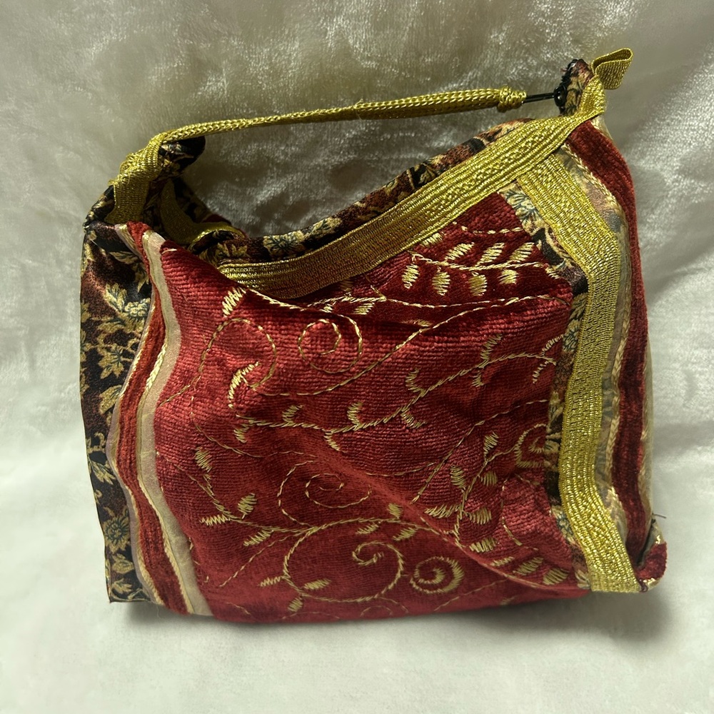 Vintage Red and Gold Embroidered Velvet Wristlet Clutch. No flaws. Like new.
